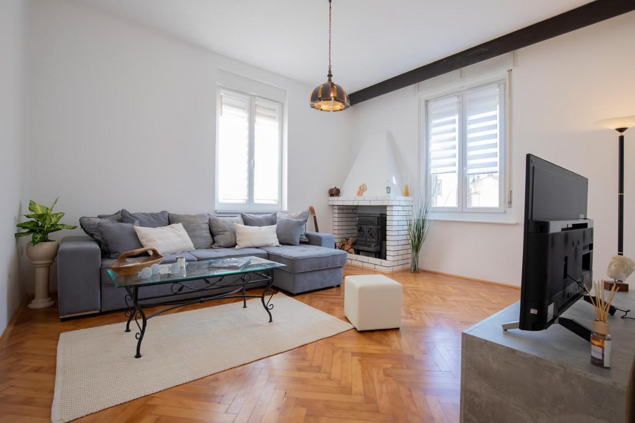 Amphitheater Apartment Pula Buitenkant foto